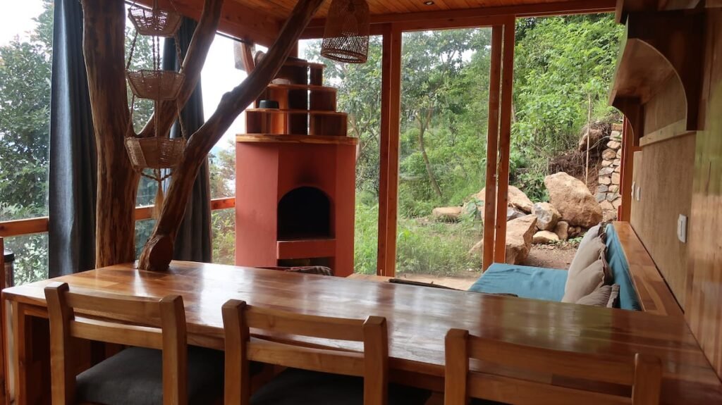 Casa Orchidea dining room
