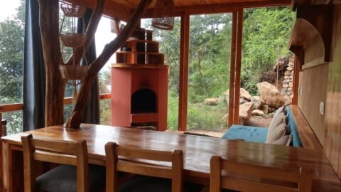 Casa Orchidea dining room
